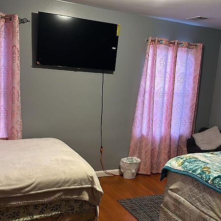 Divine Villa Guest House 65 Sherman 6Mins To Airport And 4Mins To Penn Station Νιούαρκ Εξωτερικό φωτογραφία