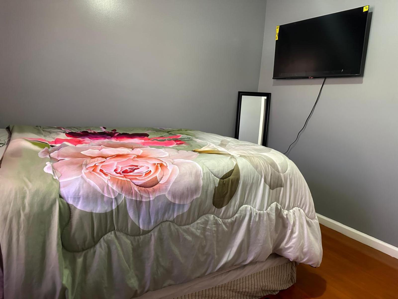 Divine Villa Guest House 65 Sherman 6Mins To Airport And 4Mins To Penn Station Νιούαρκ Εξωτερικό φωτογραφία